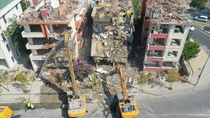 İktidarın kentsel dönüşüm yasası değişikliği müteahhitlere yeni rant kapısı açıyor: Tapular tehlikede