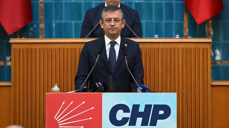 Kritik Toplantı'dan 'Darbe' Çıkışı! Özel'den Halka Çağrı: Sokaklarda, Meydanlarda Direneceğiz!
