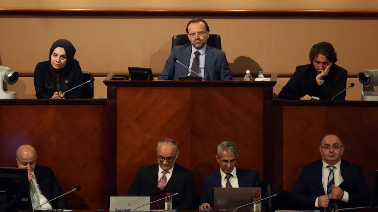 İBB Meclisi'nde 'Gazze'ye yardım için Kızılay aracılığı' kriz yarattı: Kurumun talebi yokken durumdan vazife çıkarılıyor