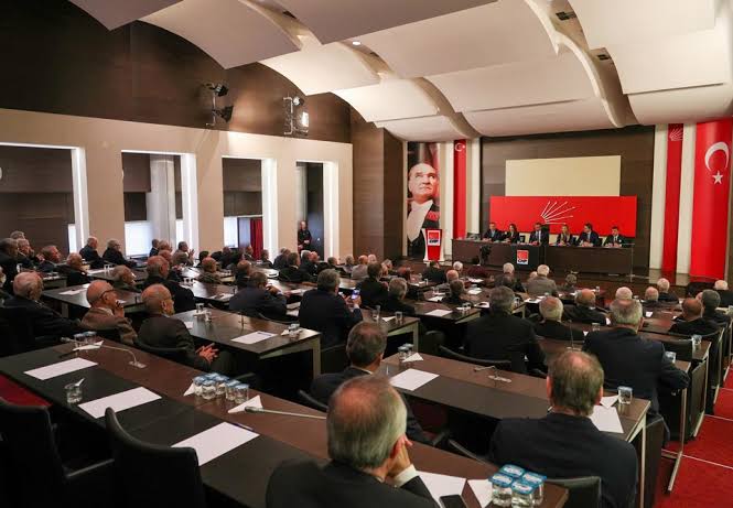 ÖZEL, ÖNCEKİ DÖNEM MİLLETVEKİLLERİYLE BİR ARAYA GELDİ...