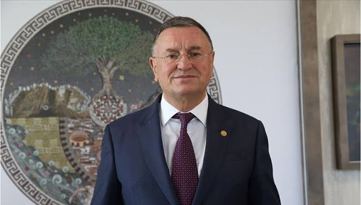 LÜTFÜ SAVAŞ SARI ÖKÜZ MÜ?