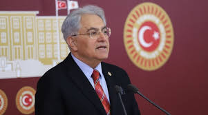 CHP’Lİ ÜNSAL’DAN MECLİS BAŞKANI KURTULMUŞ’A TEPKİ: “BU ÜLKEDE MİLYONLARCA ALEVİ YURTTAŞ YAŞIYOR. SEN KALKMIŞ ONLARIN ATALARININ KILIÇTAN GEÇİRİLMİŞ BİR TARİHİ, ZAFER GİBİ ANLATIYORSUN.”