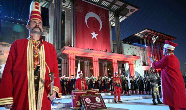 30 Ağustos Zafer Bayramı'nda Atatürksüz 100. Yıl Marşı'na siyasilerden sert tepki: Parti devleti arzusu