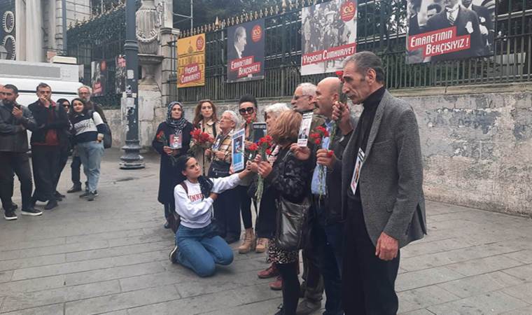 Bakan Yerlikaya 'Yaşadıkları mağduriyettir' demişti... Cumartesi Anneleri yıllar sonra Galatasaray Meydanı'nda açıklama yaptı