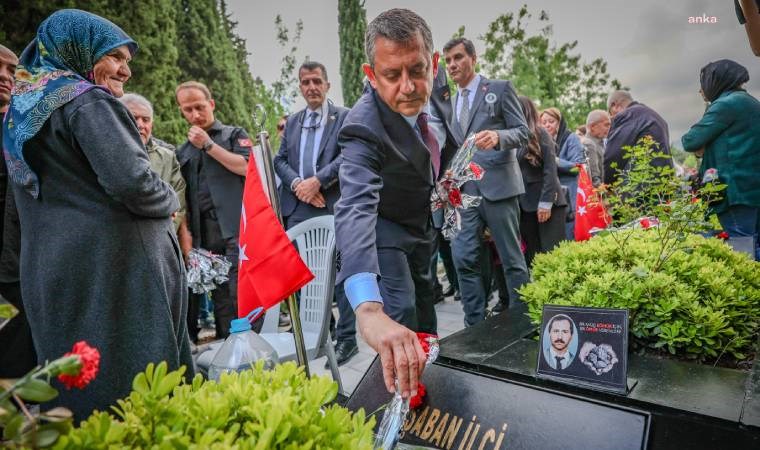 Özgür Özel, Soma Maden Şehitliği’ni ziyaret etti...