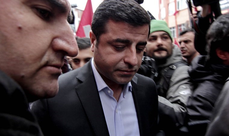 Selahattin Demirtaş annesinin rahatsızlığı nedeniyle Diyarbakır'da...