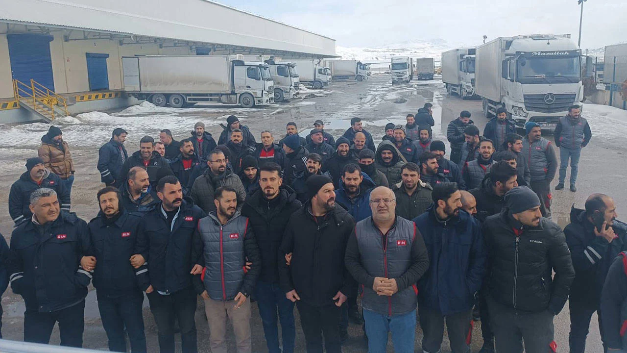 Migros direnişinin ardından BİM depo işçileri de iş bıraktı