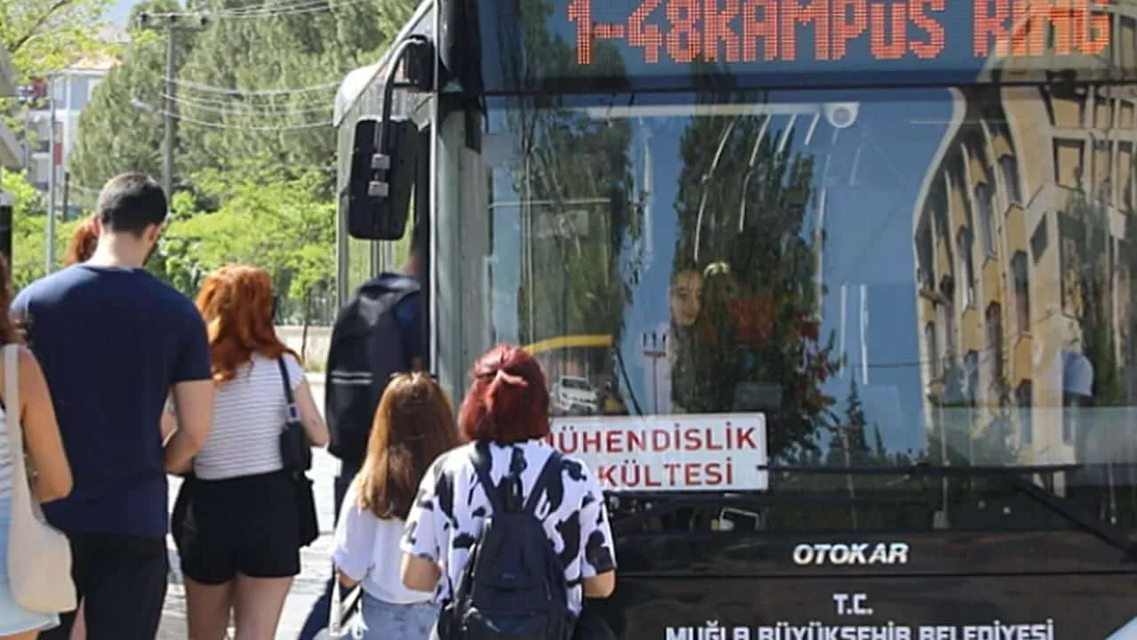 Muğla Büyükşehir Belediyesi, öğrencilerin toplu taşıma ücretini 1 liraya düşürdü...