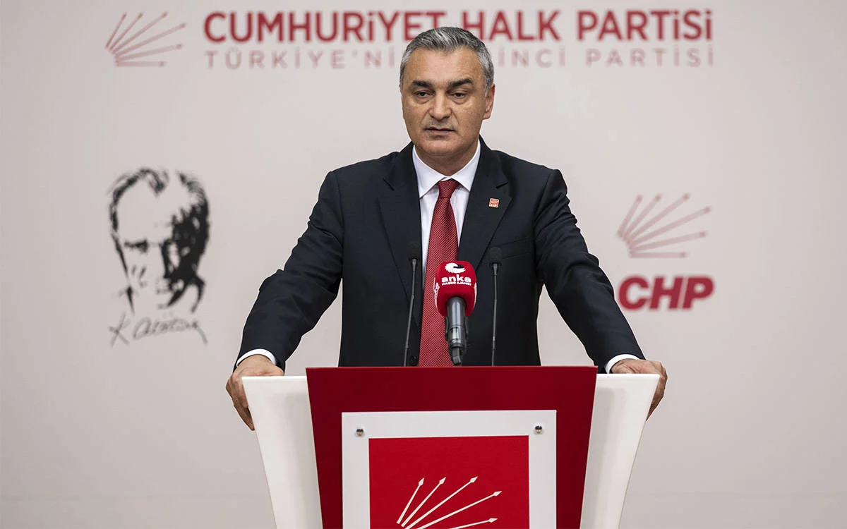 CHP Sözcüsü Sarı'dan Özgür Özel'e: Belirlediğiniz 39 tane belediye başkanının AKP'ye geçmesinden utanmıyor musunuz