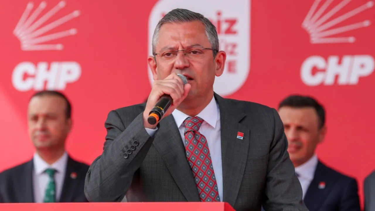 ÖZGÜR ÖZEL: “ATATÜRKÇÜ, CUMHURİYETÇİ, VATANSEVER İNSANLAR BİRBİRİ İLE KAVGA ETMEZ”