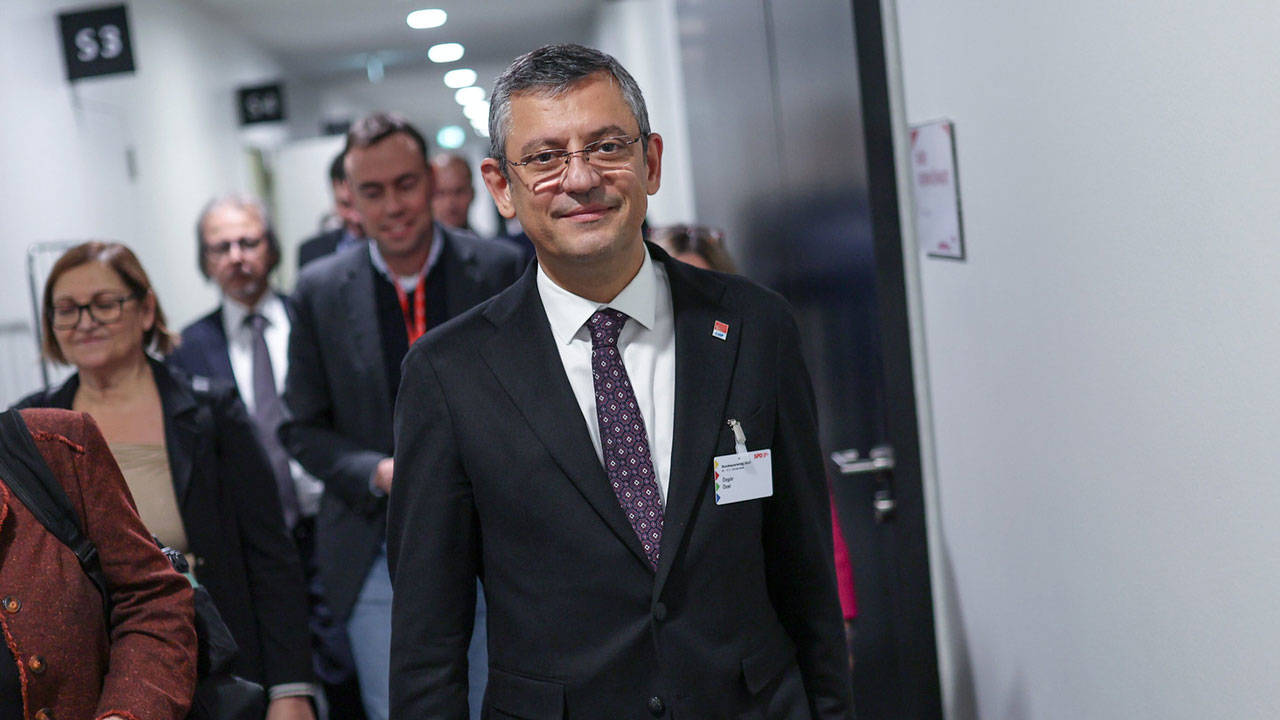 CHP LİDERİ ÖZGÜR ÖZEL, DEM PARTİ EŞ GENEL BAŞKANLARI İLE GÖRÜŞTÜ
