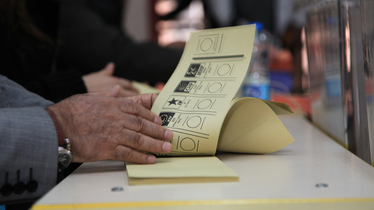 AKP ve MHP heyetleri bugün bir araya geliyor... Üyeler 'fermuar sistemle' belirlenecek...