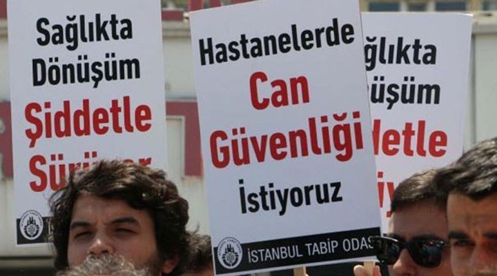 Sağlıkçıya 'Ölünce' Yardım Komedisi