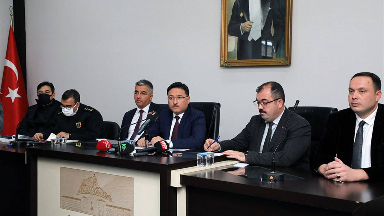 Valiliğin ortasında öğretmene dayak