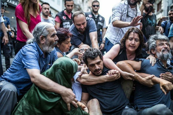 Cumartesi Anneleri gözyaşlarıyla kayıplarını arıyor: Türkiye’nin en uzun eylemi..
