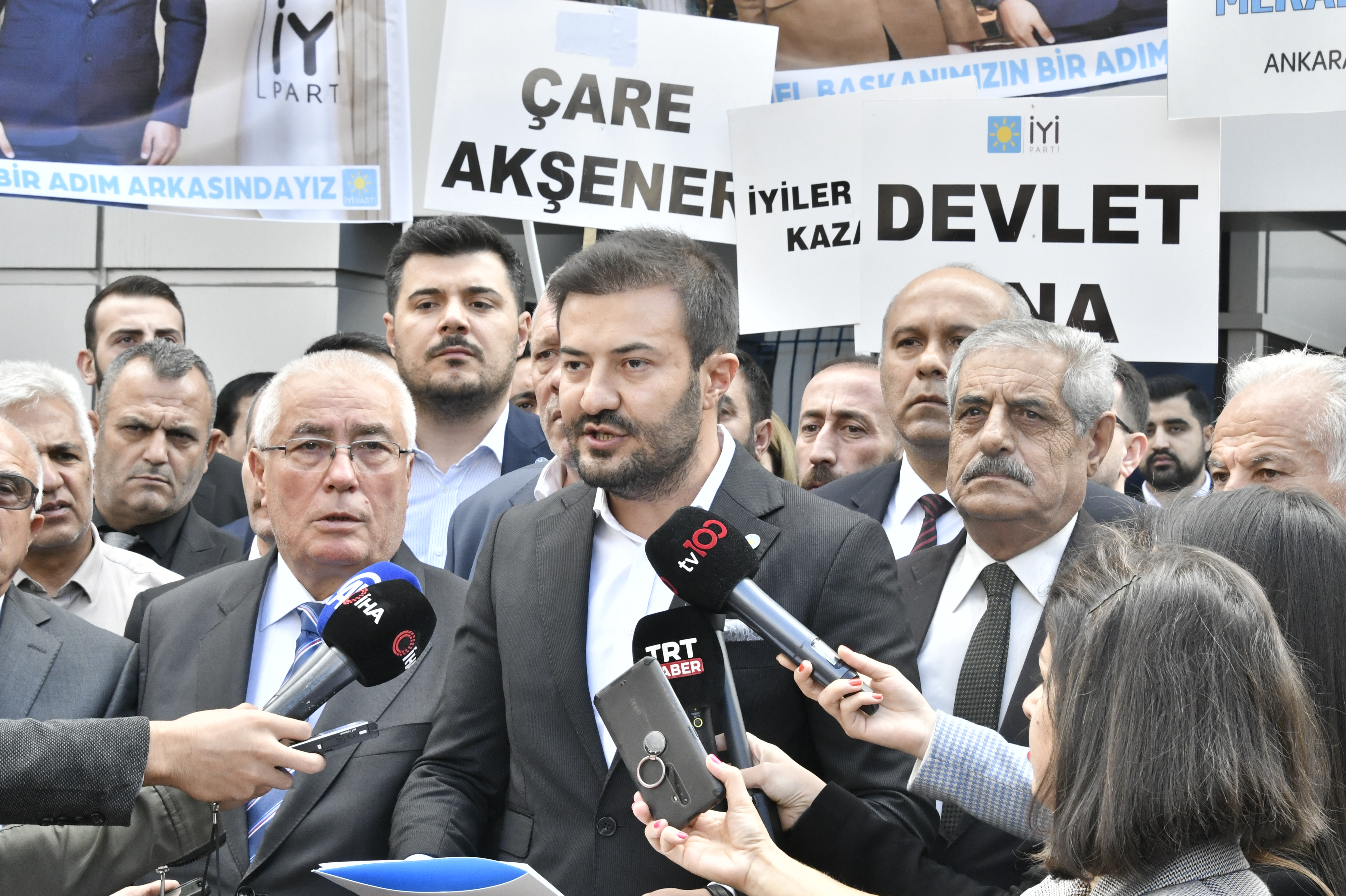 İYİ'LER ANKARA'DA BÖLÜNDÜ...