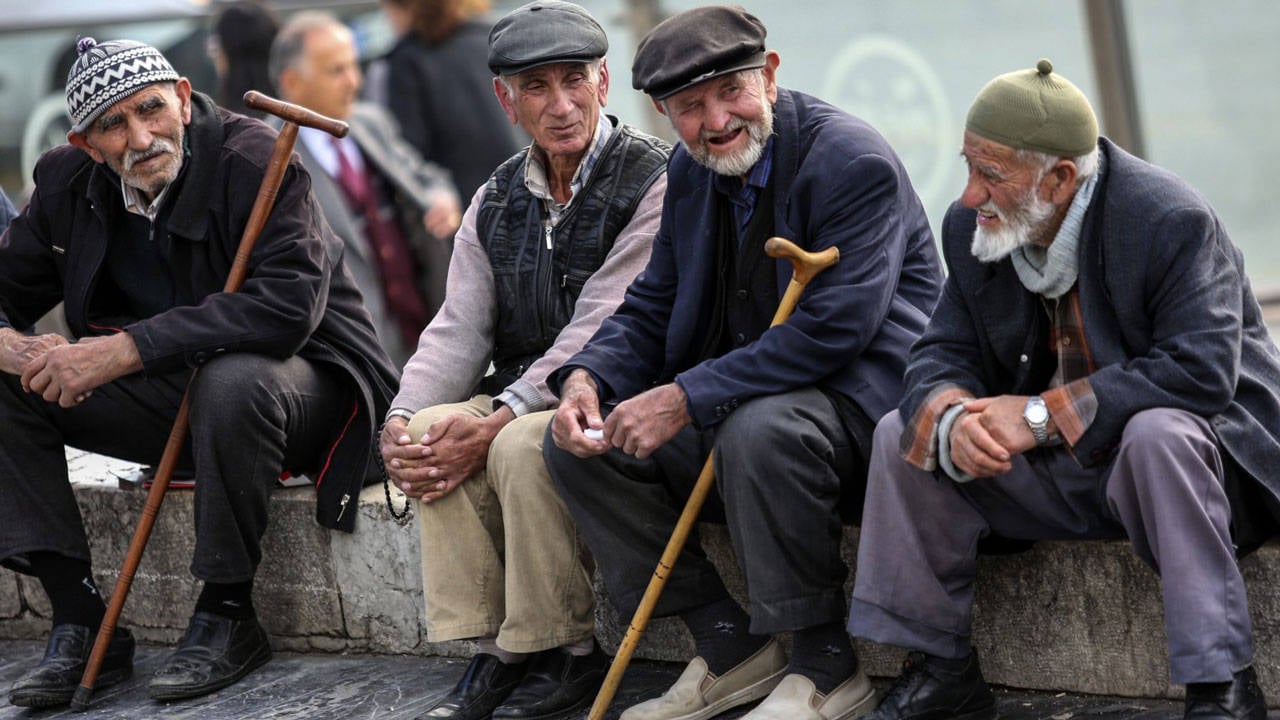 EMEKLİLER KIRILGAN